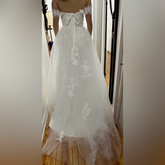 NEW - Wedding Gown - Picture 2 of 12
